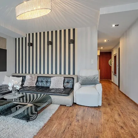 60m2 - Cozy Near Park Apartman