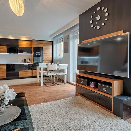 60m2 - Cozy Near Park Apartment Danzig